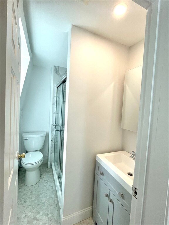 Building Photo - 655 E 7th St