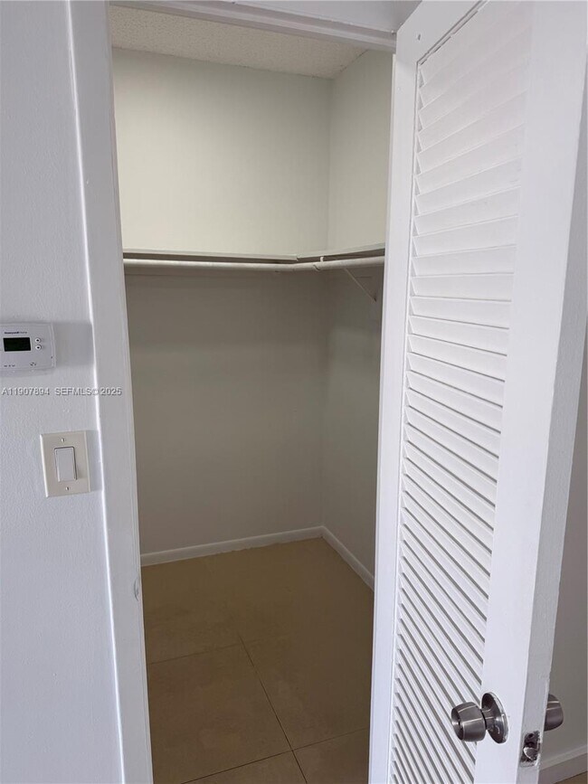 Building Photo - 1455 N Treasure Dr