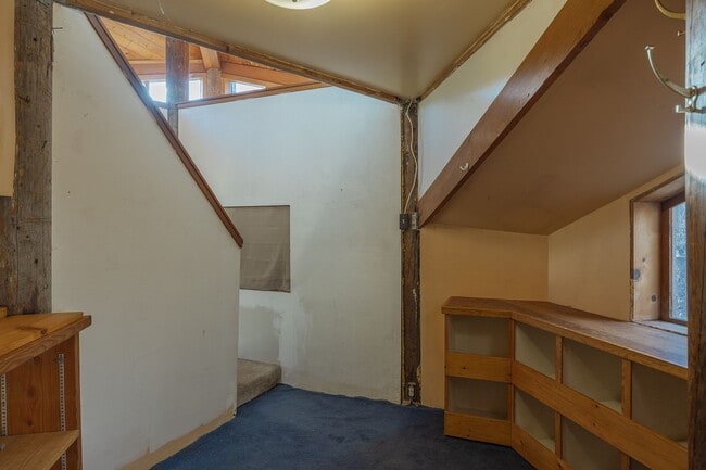 Building Photo - Cozy 2 Bedroom, 1 Bath, With a great Location!