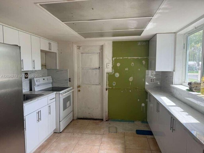 Building Photo - 3850 SW 59th Terrace