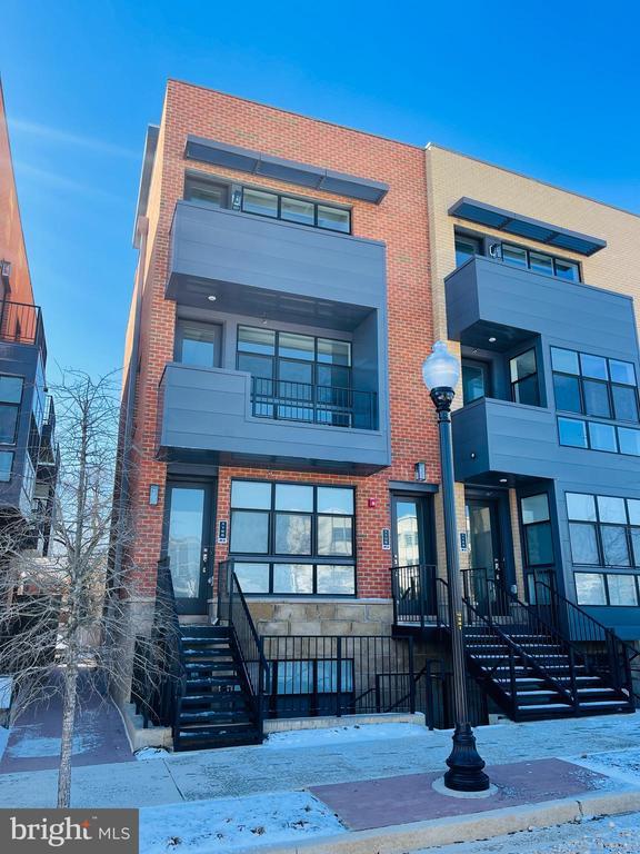 Building Photo - 1106 S Highland St