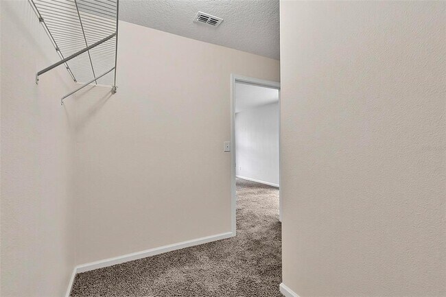 Building Photo - 137 Fairway Ct
