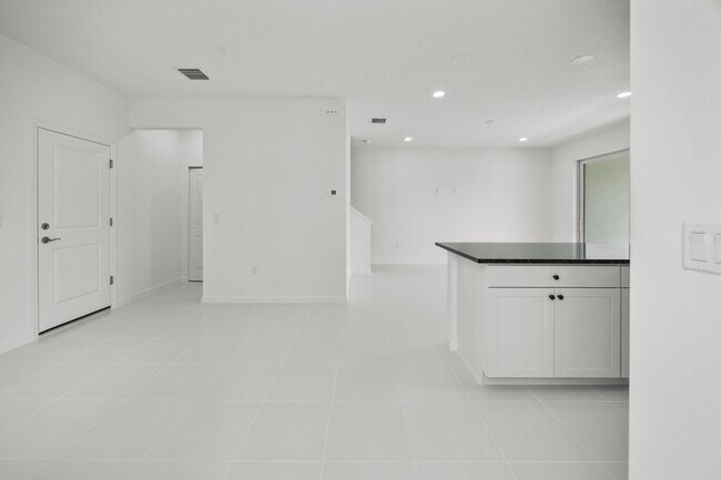 Building Photo - 4520 Longwood Lk Sq