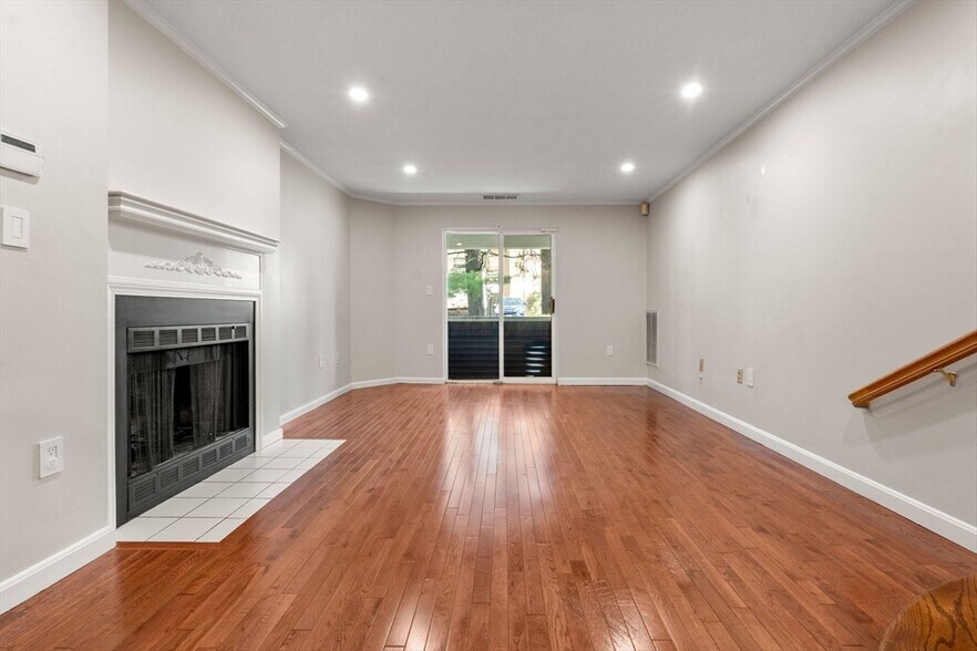 Building Photo - 1216 Vfw Pky