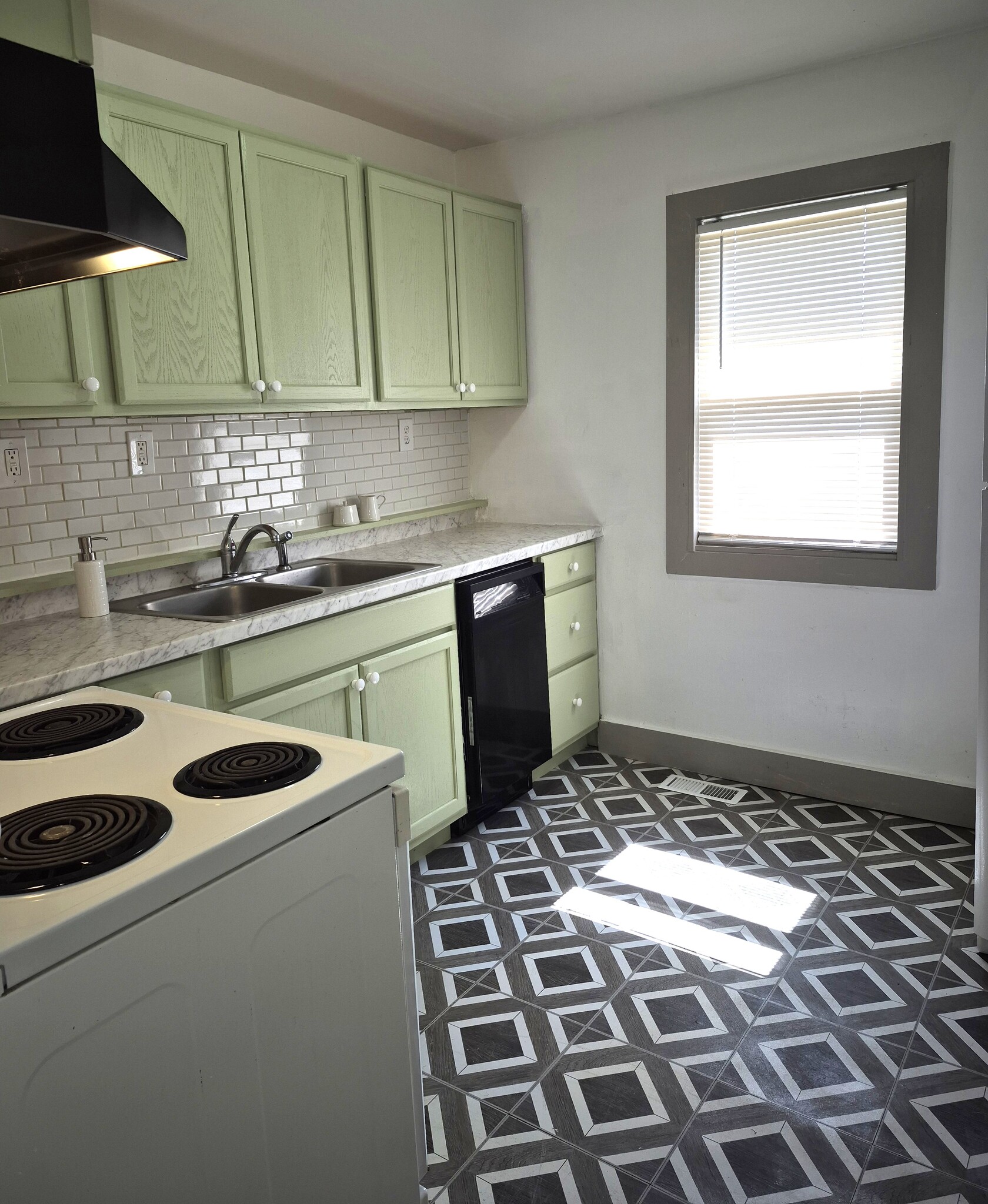 Kitchen - 721 Hanford St