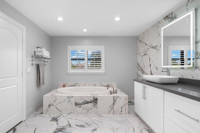 Building Photo - 1503 NE 2nd St