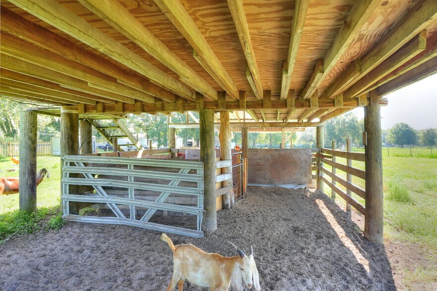 Building Photo - 12552 Farmettes Rd