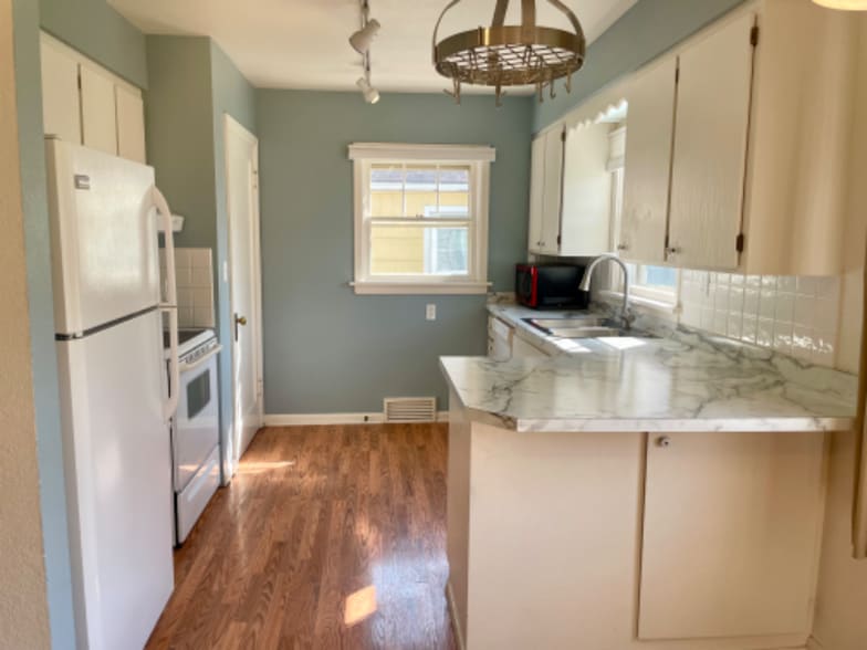 Building Photo - 778 4th Ave W