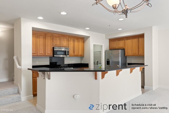 Building Photo - 2 br, 2.5 bath Condo - 1817 Camino Leonor,...