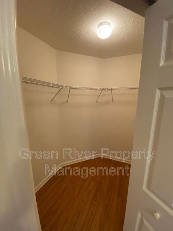 Building Photo - 1800 Green Springs Cir