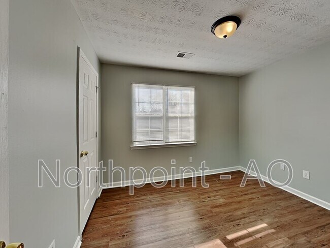 Building Photo - 375 Mountainview Dr