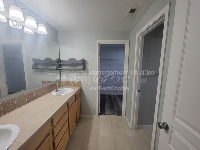 Building Photo - 8013 W 5th Ave