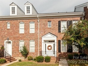 Building Photo - 242 Welton Way