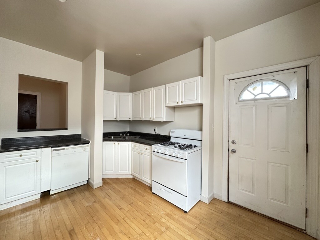 Building Photo - 1317 Oak Ave