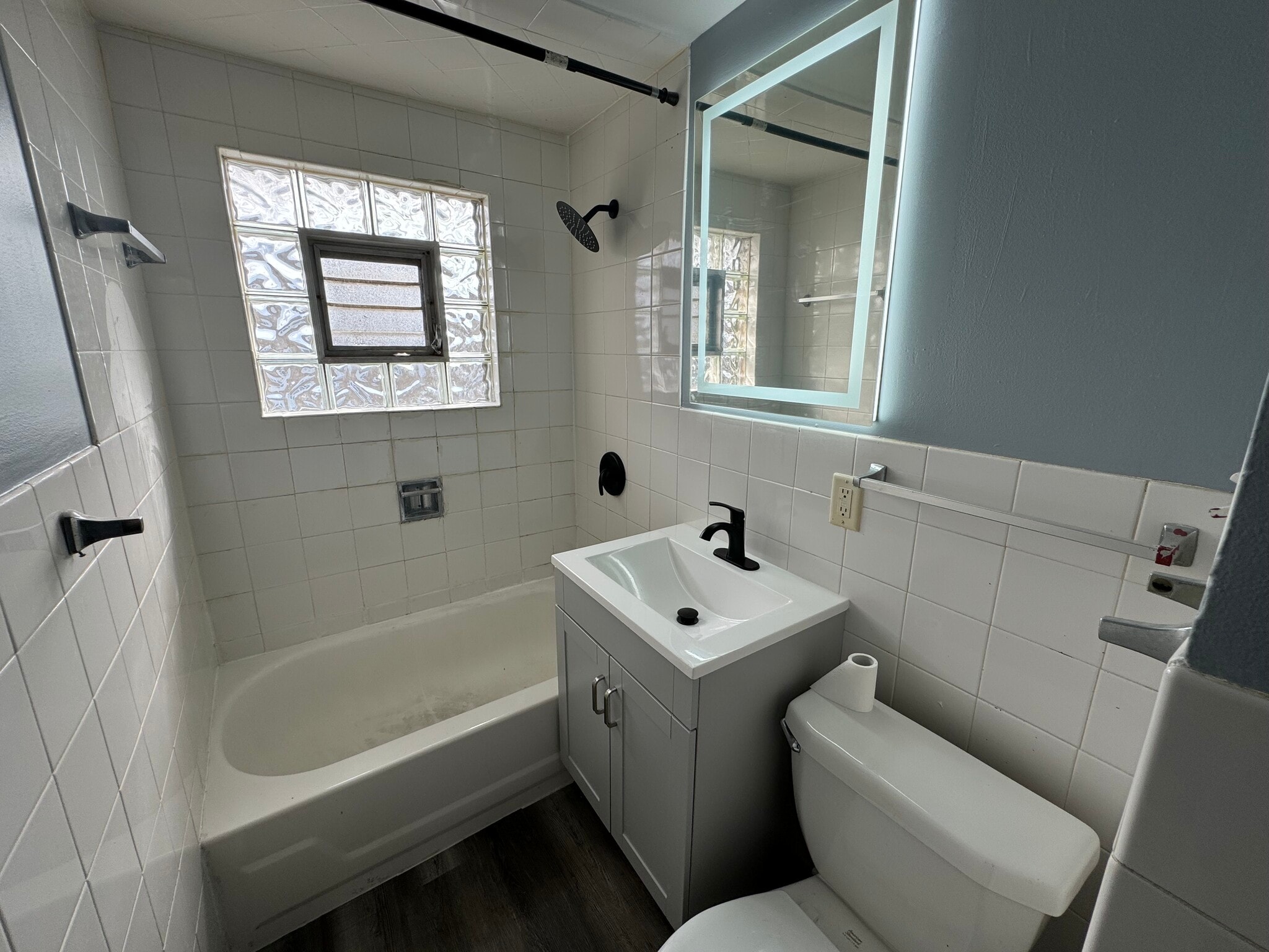 Building Photo - 5039 W Henderson St