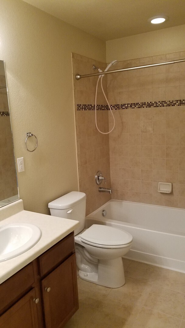 Building Photo - Beautiful 4/3/2 Fountain Valley Home Close...