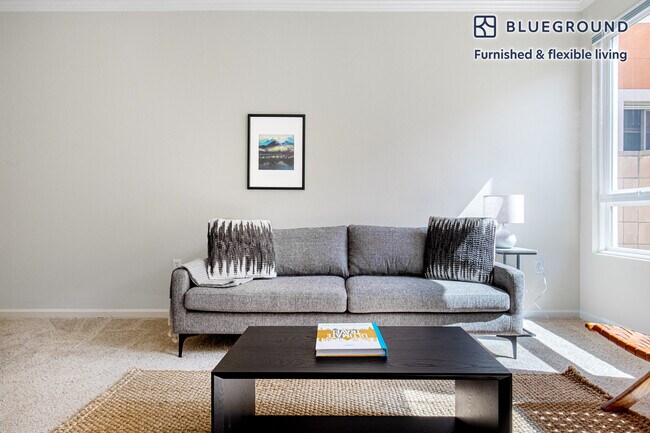 Building Photo - 295 E Evelyn Ave