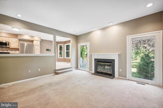 Building Photo - 10 Corlen Ct