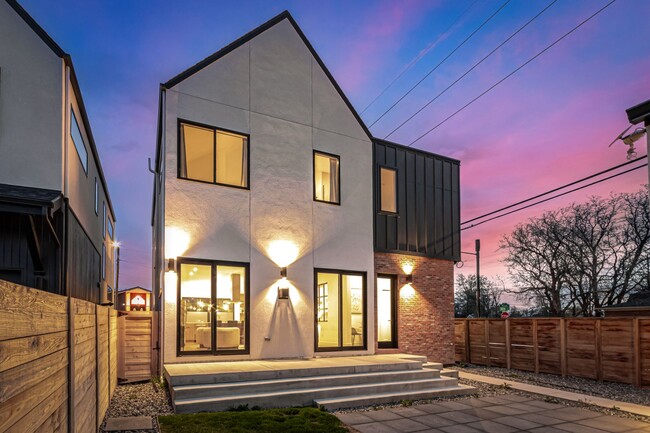 Building Photo - LUX 3BD, 4BA Sunnyside Home with Office and 2-Car Garage