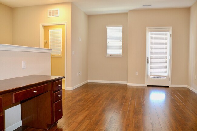 Building Photo - Beautiful home in Brentwood with SOLAR!