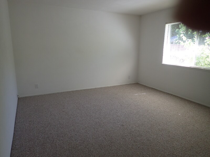 Building Photo - 1662 Stanmore Dr