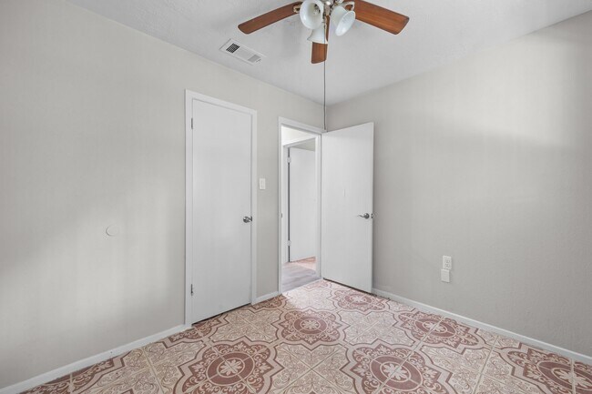 Building Photo - 6639 Indian Falls Dr