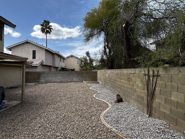 Building Photo - 1420 E Countrywalk Ln