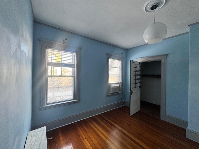 Building Photo - 27 Gilman Ter