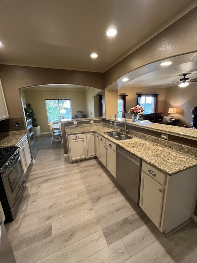 Building Photo - 964 Pyxis Dr