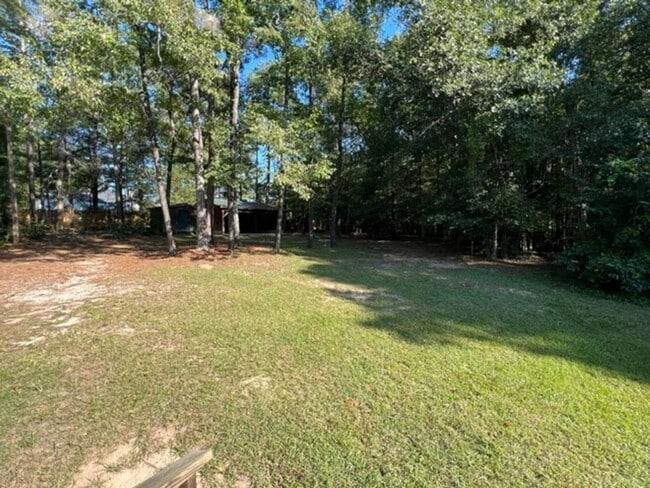 Building Photo - 3 Bedroom 2 Bath Home on 2 Acres