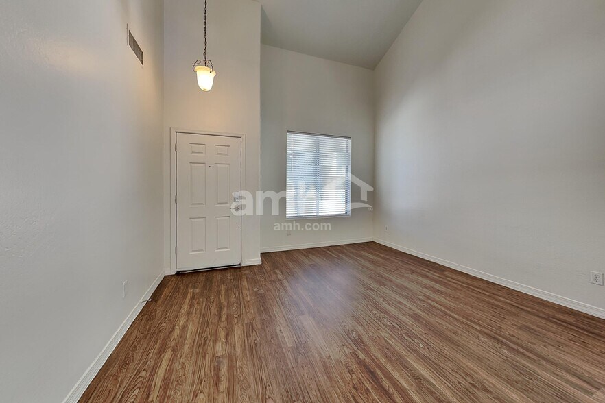 Building Photo - 17403 W Langer Ln