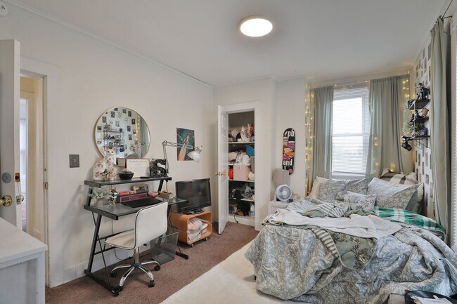 Building Photo - 4-5 BR HOUSE on Frambes close to High St / Short term lease available