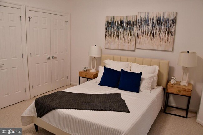 Building Photo - 5127 Cathedral Ave NW