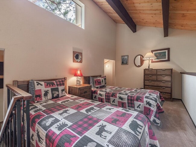 Building Photo - SKI LEASE: Townhome w/Fireplace, 2 Decks &...