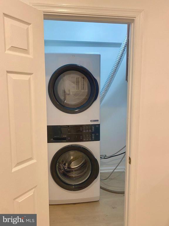 Building Photo - 7806 Birnam Wood Dr