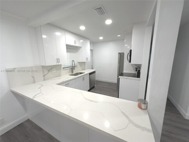 Building Photo - 1403 Adams St