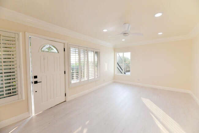 Building Photo - 412 Avenida Santa Barbara