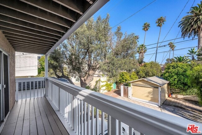 Building Photo - 466 S Venice Blvd