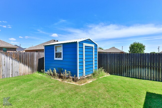 Building Photo - 3/2/2 in Butterfield Meadows!