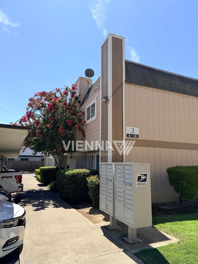 Building Photo - 7032 Fair Oaks Blvd