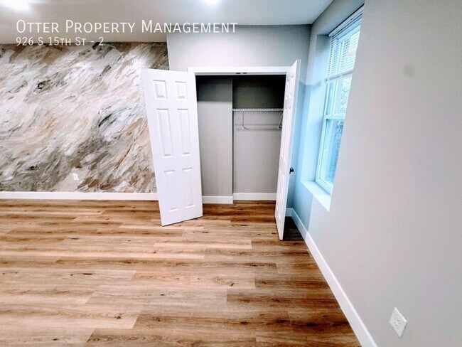 Building Photo - 926 S 15th St