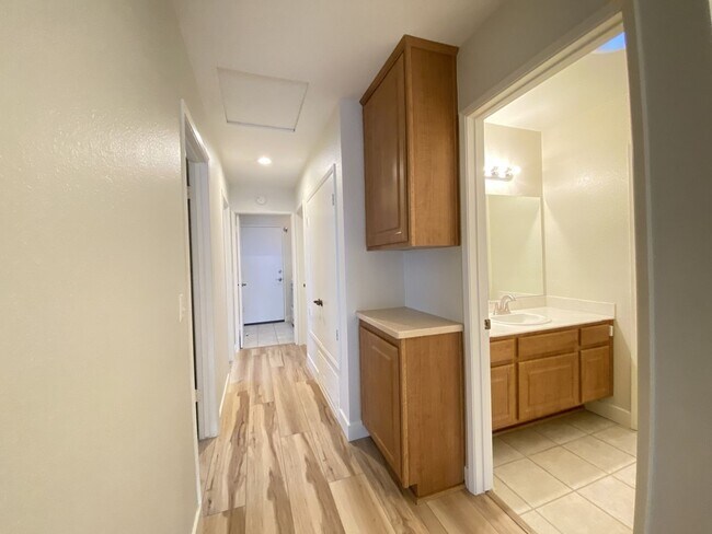 Building Photo - 2620 El Aguila Ln