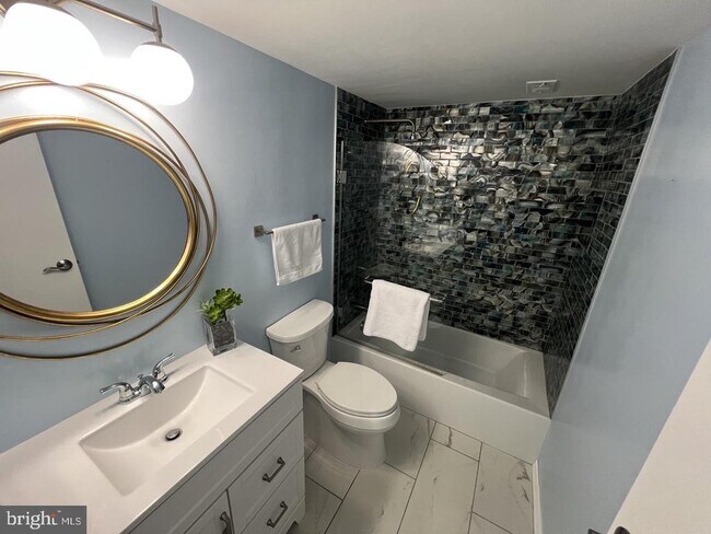 Building Photo - 4500 S Four Mile Run Dr