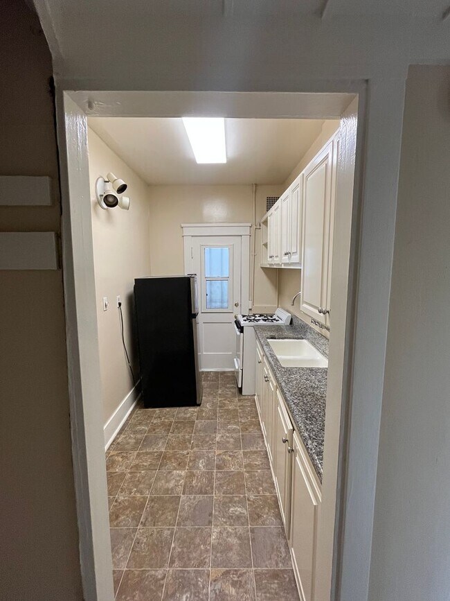 Building Photo - Spacious Studio with Balboa Park Views
