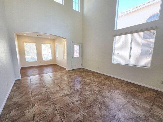 Building Photo - Spacious 4 Bed Home with Loft & 3-Car Garage