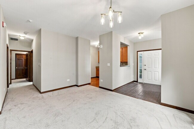 Building Photo - 2532 Oneida Ln