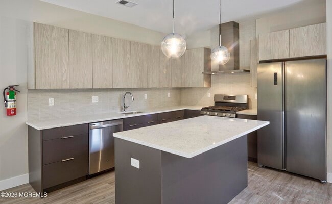 Building Photo - 28 Colfax St