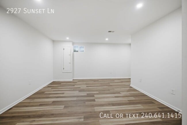 Building Photo - 2927 Sunset Ln