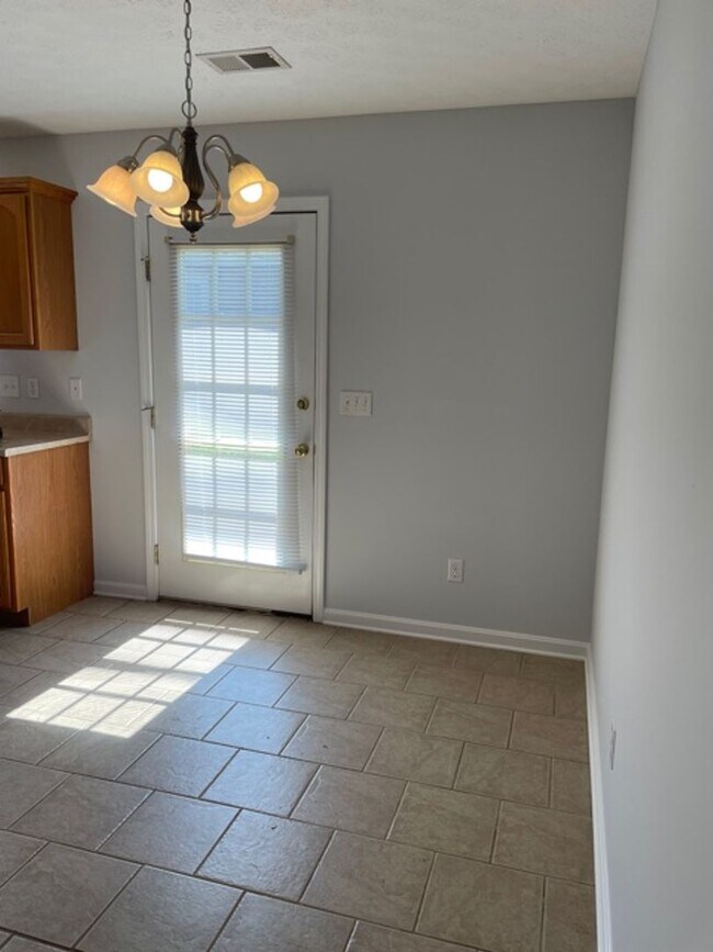 Building Photo - 111 Croghan Way