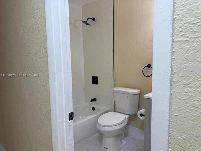 Building Photo - 2310 W 60th St